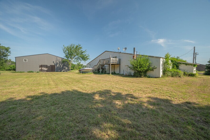 More Photos Of 841 Frances Ave, Neosho Flex For Sale