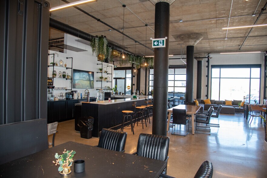 More Photos Of 1377 The Queensway, Toronto Light Distribution For Lease