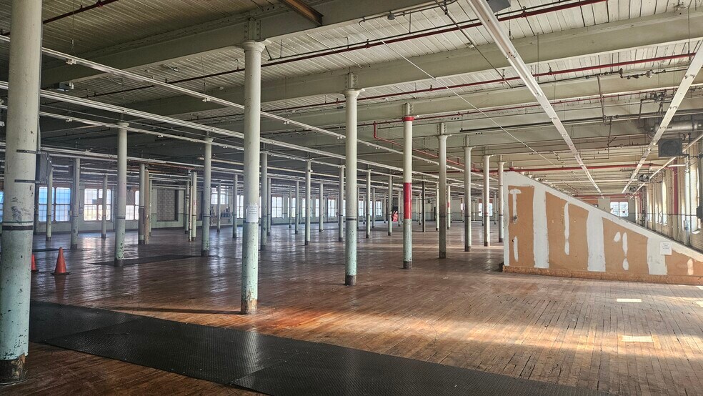 More Photos Of 159 Singleton St, Woonsocket Manufacturing For Lease