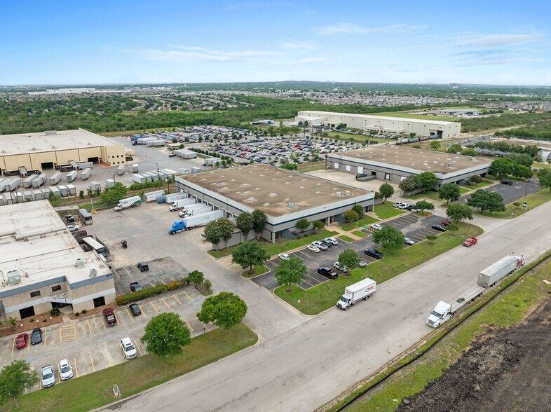 More Photos Of 6129-6139 Woodlake Ctr, San Antonio Manufacturing For Lease