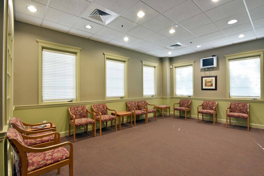 More Photos Of 354 E Washington Ave, Ashburn Healthcare For Sale