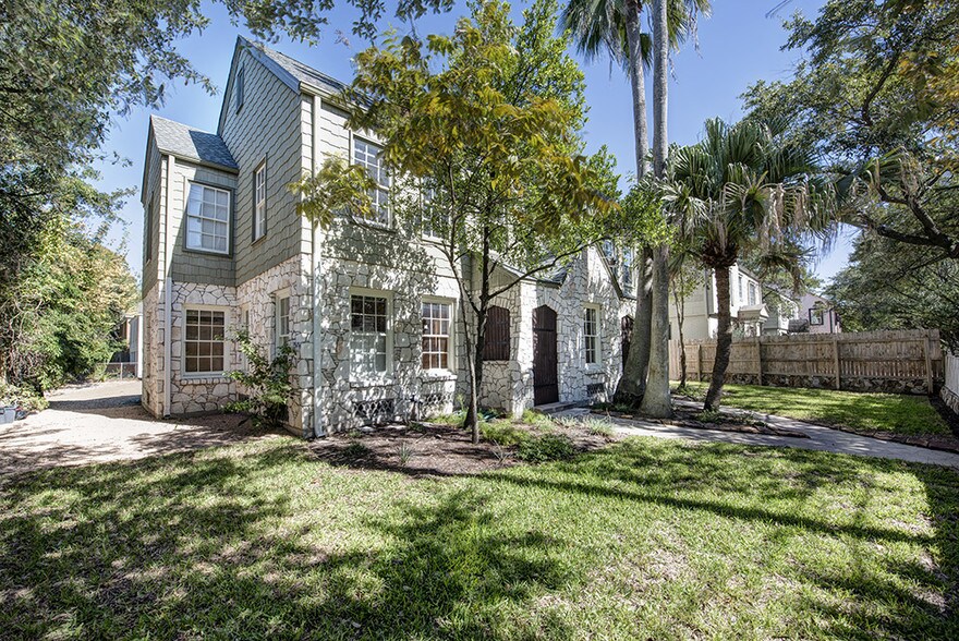 More Photos Of 2246 Bissonnet St, Houston Medical For Lease