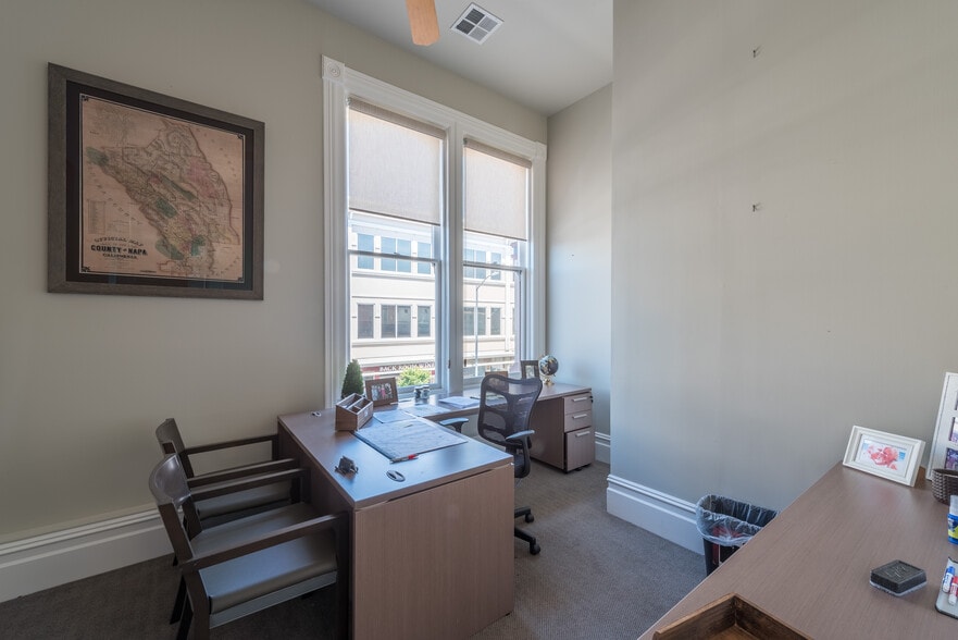 More Photos Of 942-948 Main St, Napa Storefront Retail Office For Lease