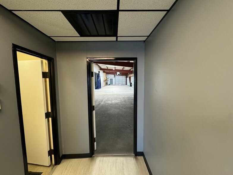 More Photos Of 10826 E Newton Pl, Tulsa Service For Lease