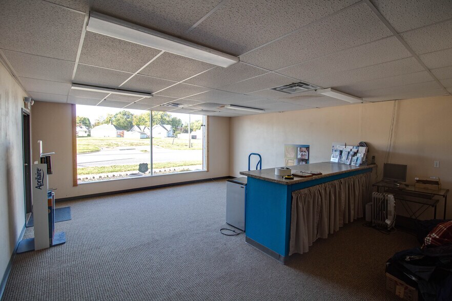 More Photos Of 609 S State St, Jerseyville General Retail For Sale