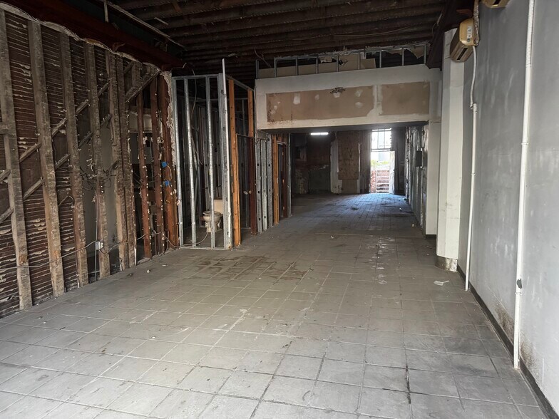 More Photos Of 109 S Main St, Nazareth Storefront Retail Residential For Sale