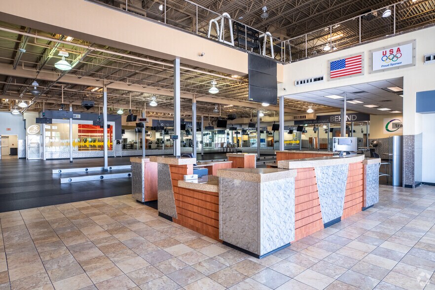 More Photos Of 12400 N Interstate 35, Austin Veterinarian Kennel For Sale