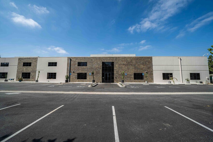 More Photos Of 2001 Saturn St, Monterey Park Light Distribution For Sale