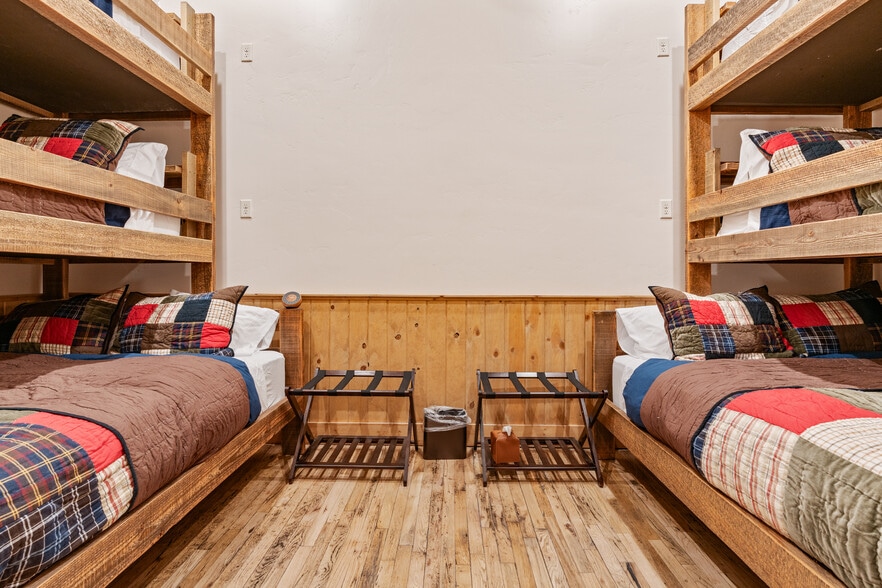 More Photos Of 417 Main St, Ashton Specialty For Sale