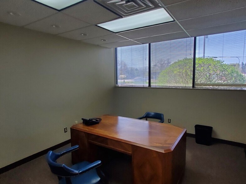 More Photos Of 6258 W Pierson Rd, Flushing Medical For Lease