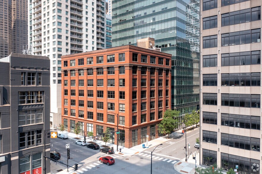 More Photos Of 566 W Adams St, Chicago Loft Creative Space For Lease