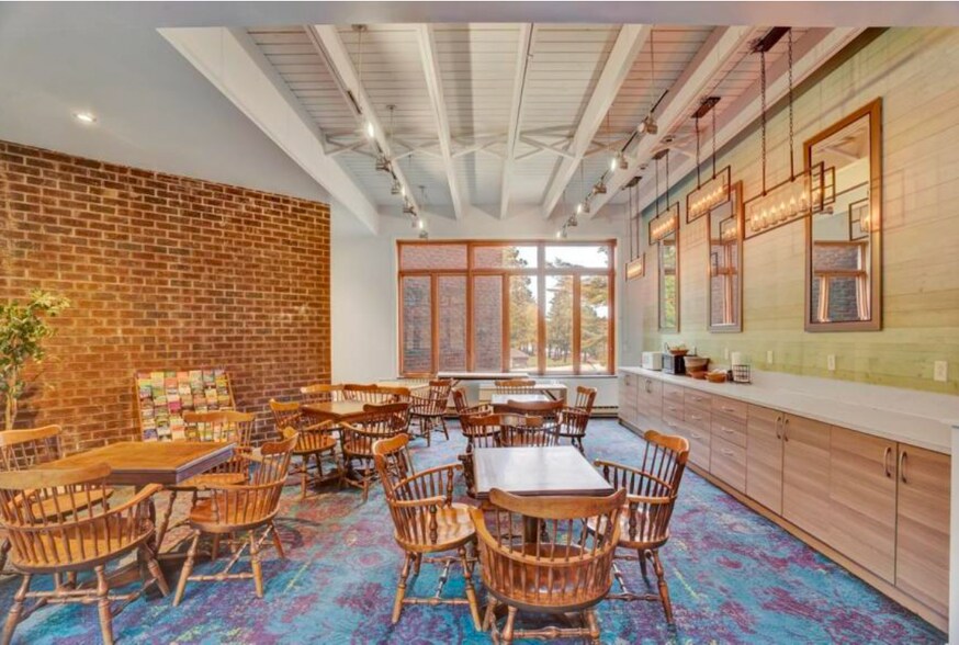 More Photos Of 428 Moseywood Rd, Lake Harmony Hotel For Sale