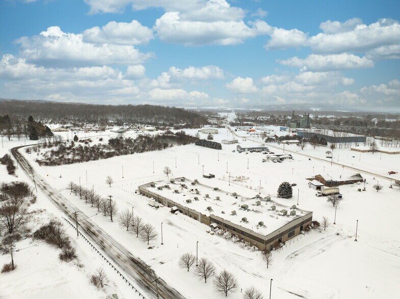 More Photos Of 26 Steele Ave, Arcade Office For Sale