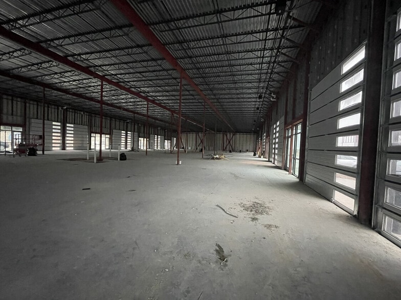 More Photos Of 15901 Ronald Reagan Blvd, Leander Showroom For Lease