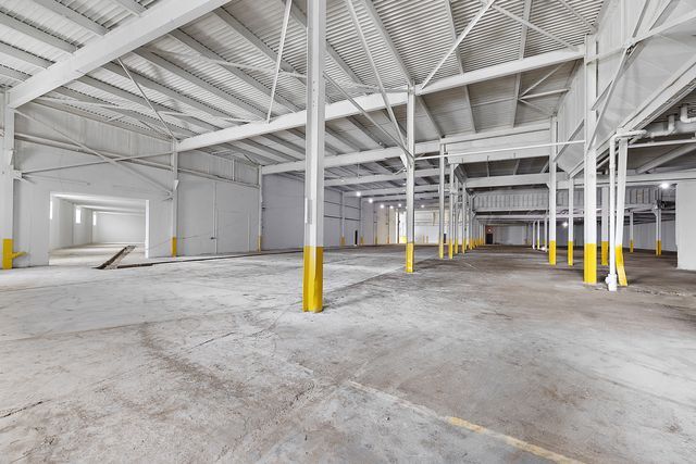 More Photos Of 20530 Hoover Rd, Detroit Warehouse For Lease