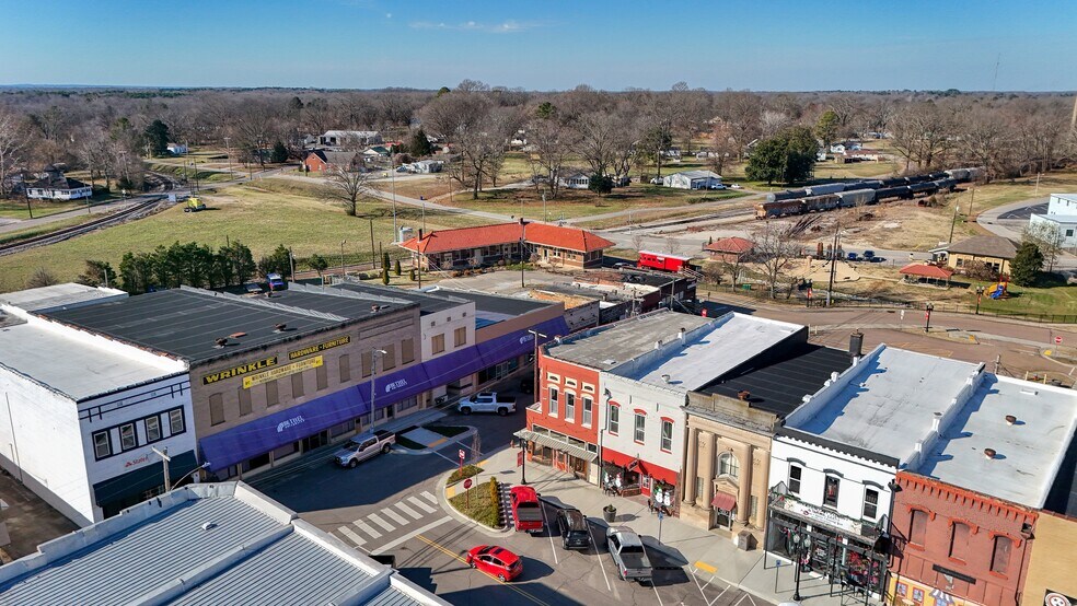 More Photos Of 5 Broadway St, McKenzie General Retail For Sale