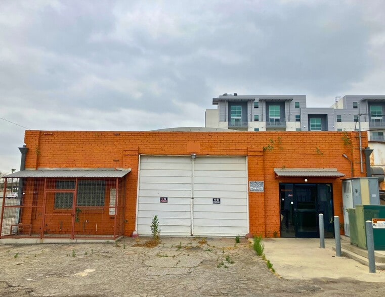 More Photos Of 36 E Palm Ave, Burbank Warehouse For Lease