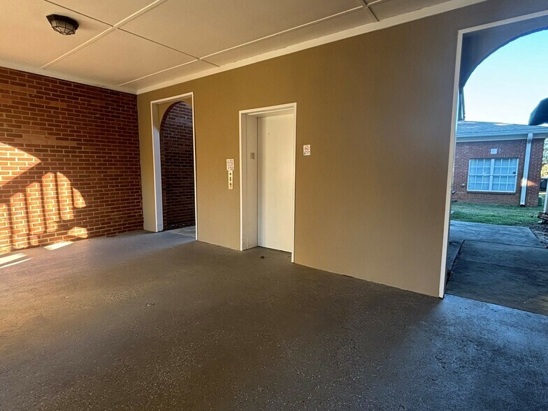 More Photos Of 1311 N Paul Russell Rd, Tallahassee Office For Sale