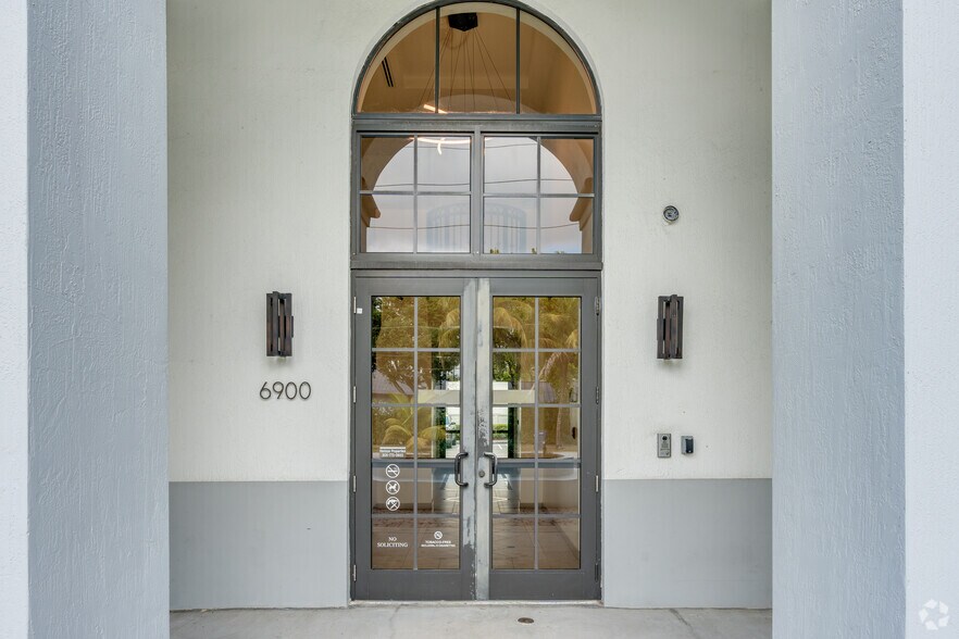 More Photos Of 6900 SW 80th St, Miami Medical For Sale