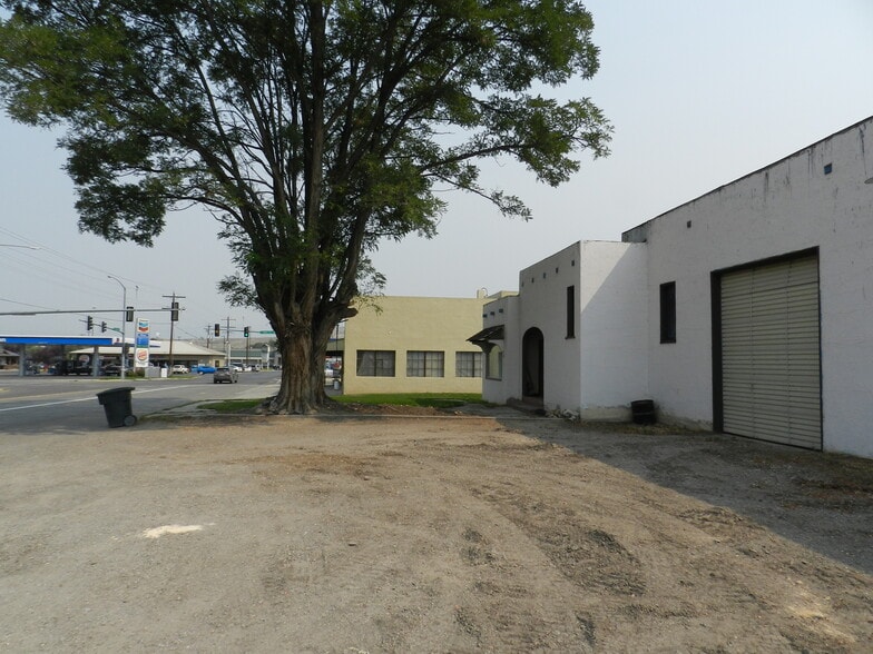 More Photos Of 104 Challis St, Salmon Warehouse For Sale