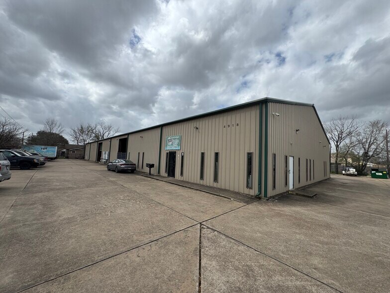 More Photos Of 4920 Pinemont Dr, Houston Manufacturing For Sale
