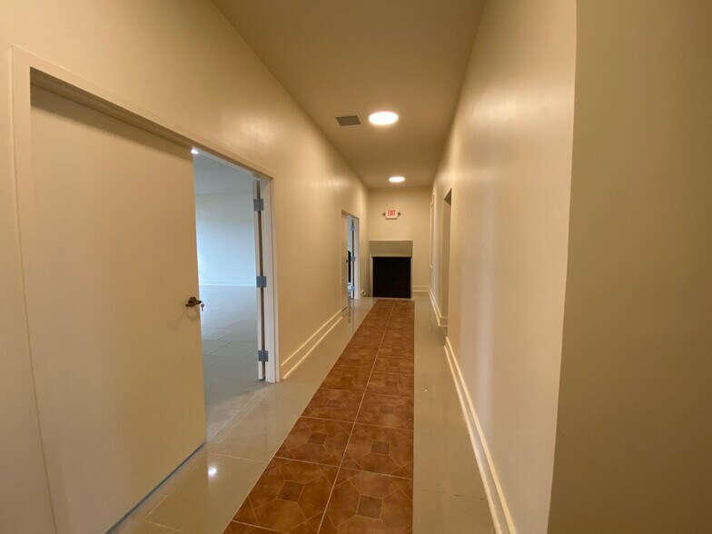 More Photos Of 219 N 21st Ave, Hollywood Storefront Retail Office For Sale