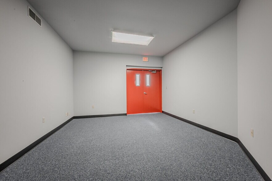 More Photos Of 77 E Main St, Newark Loft Creative Space For Sale