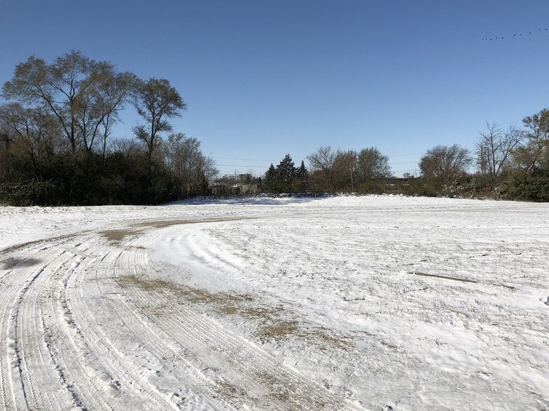 More Photos Of 21 Boulder Hill Pass, Montgomery Land For Lease