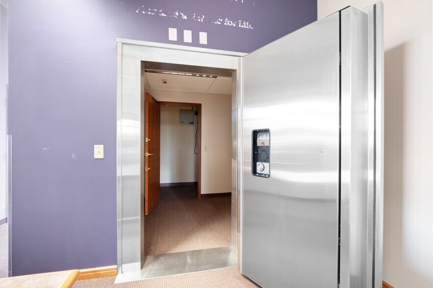 More Photos Of 1060 Jadwin Ave, Richland Office For Lease