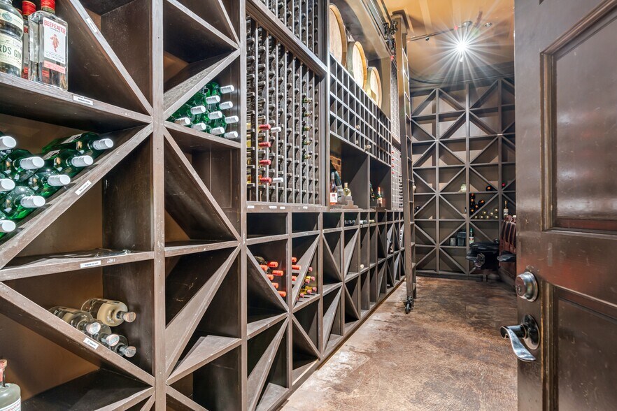 More Photos Of 1180 Airport Park Blvd, Ukiah Restaurant For Sale