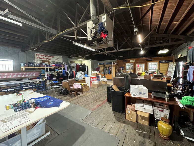 More Photos Of 922 W Main St, Rock Hill Warehouse For Lease