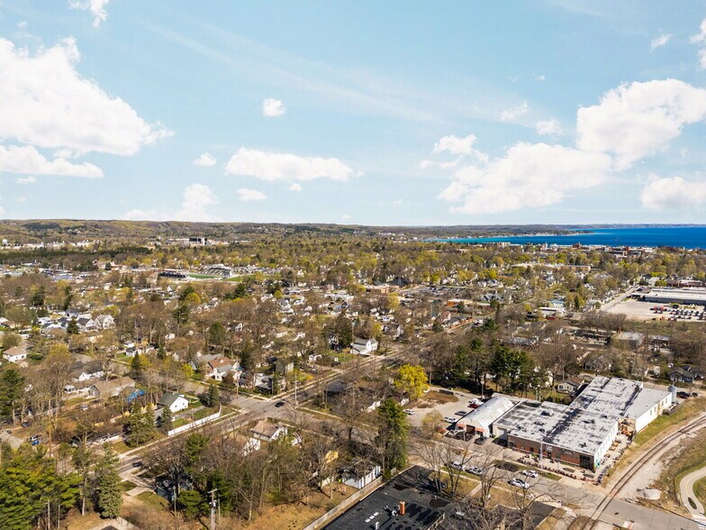More Photos Of 1323 Cass St, Traverse City Flex For Sale