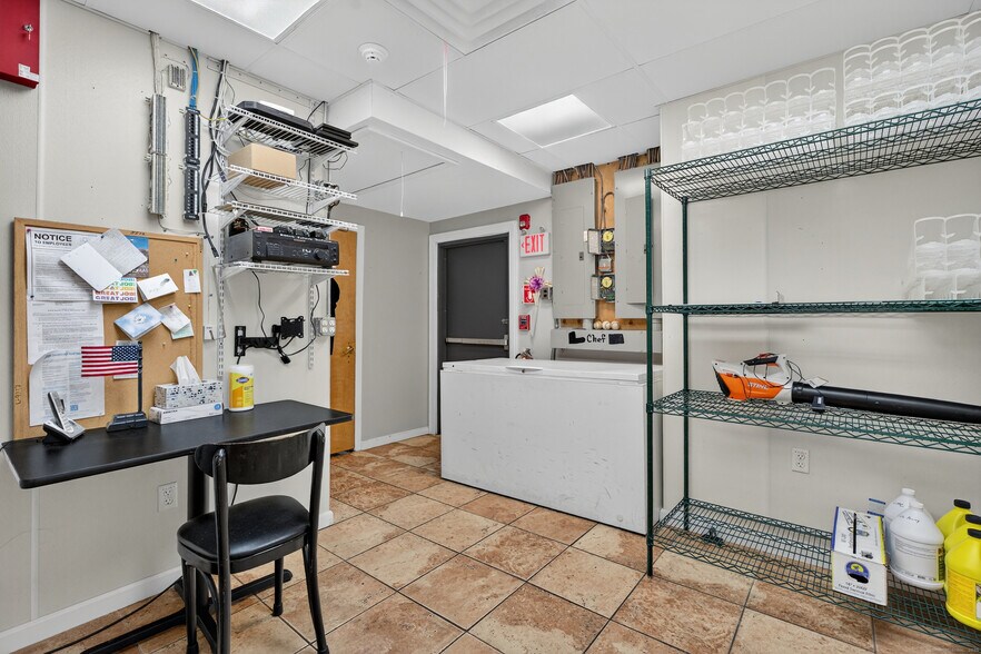 More Photos Of 742 Amity Rd, Bethany Freestanding For Sale