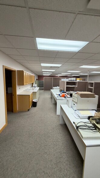 More Photos Of 9941 York Theta Dr, North Royalton Service For Sale