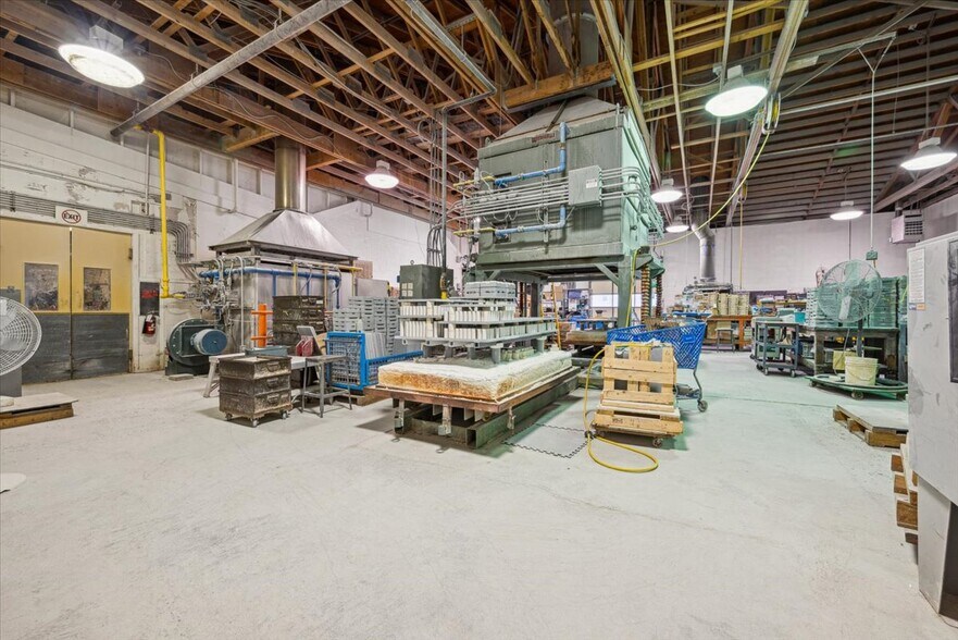 More Photos Of 337 Warren Ave, Stirling Industrial For Sale