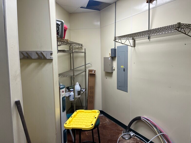 More Photos Of 1621 S 1st Ave, Iowa City Fast Food For Lease