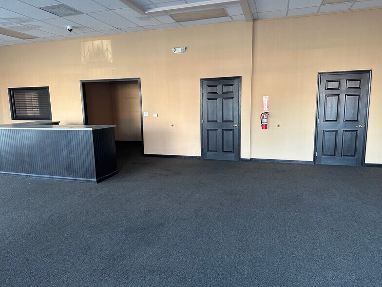 More Photos Of 305 W Arbor Vitae St, Inglewood Unknown For Lease