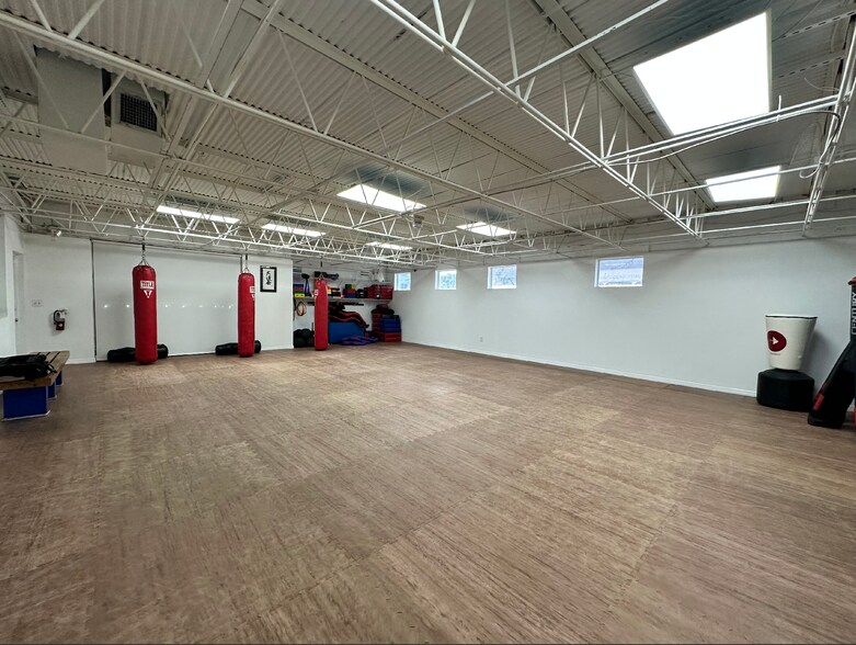 More Photos Of 4749 Hollywood Blvd, Hollywood Storefront Retail Office For Sale