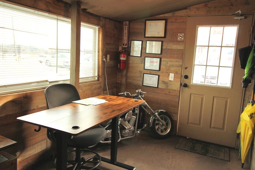 More Photos Of 4108 University Drive & Geesling rd, Denton Auto Dealership For Lease