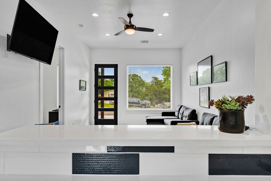 More Photos Of 115 Sheridan North St, Medicine Park Multifamily For Sale