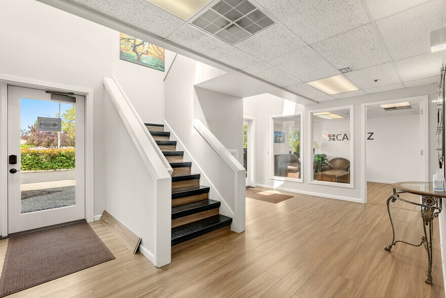 More Photos Of 1524 Market St, Kirkland Office For Lease