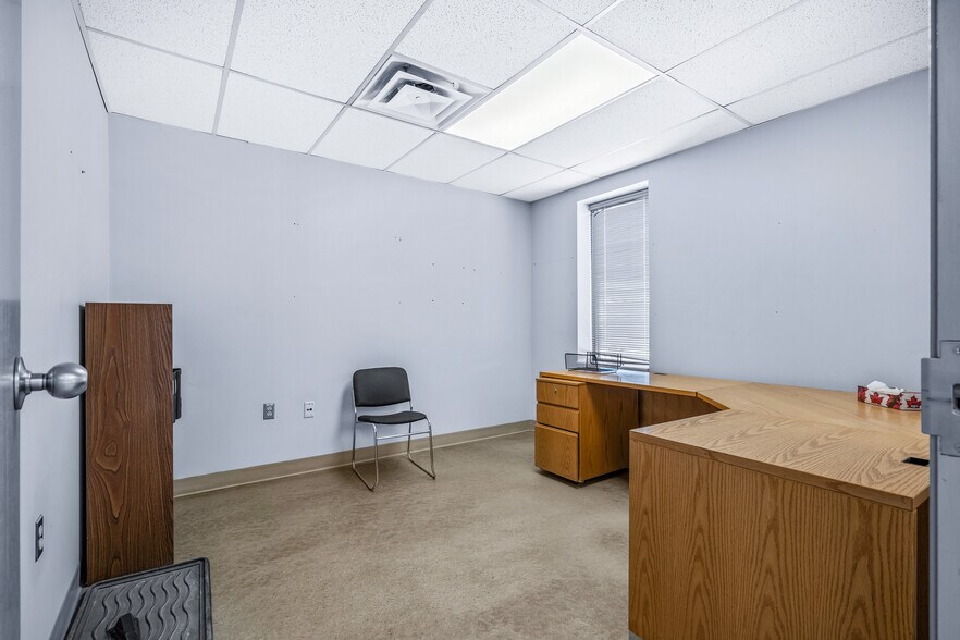 More Photos Of 501075 RR 14, Lloydminster Manufacturing For Sale