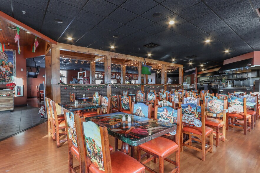 More Photos Of 190 Crossroads Dr, Plover Restaurant For Lease