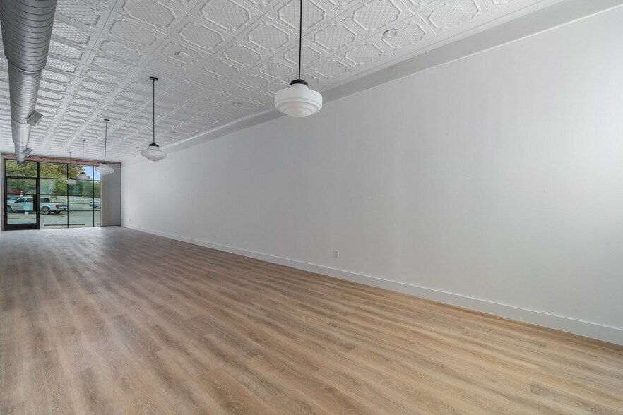 More Photos Of 3106 Swiss Ave, Dallas Storefront For Lease