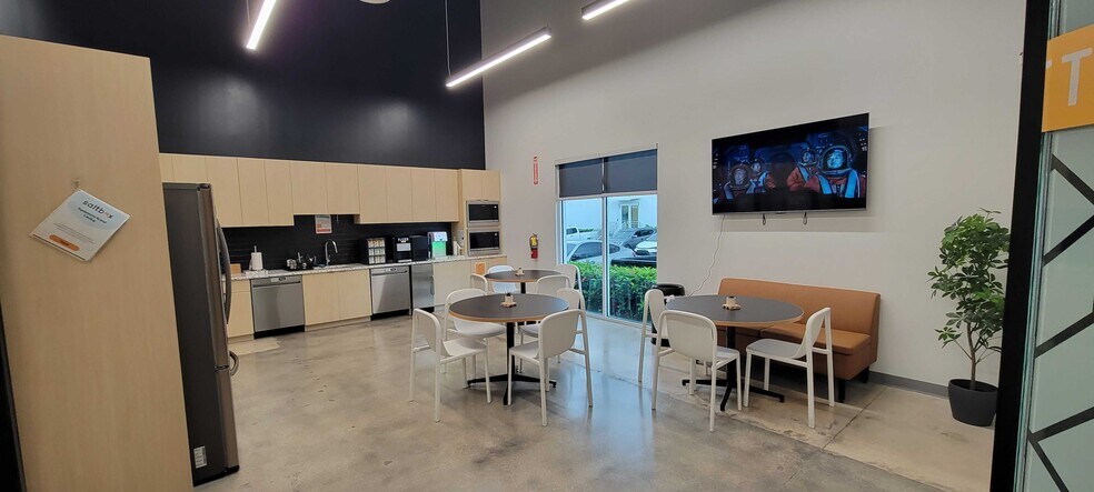 More Photos Of 1701-1729 NW 84th Ave, Miami Warehouse For Lease