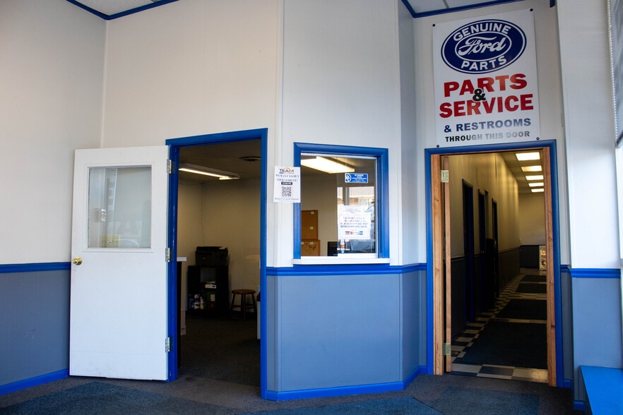 More Photos Of 1625 Commerce St, Wellsburg Auto Dealership For Sale