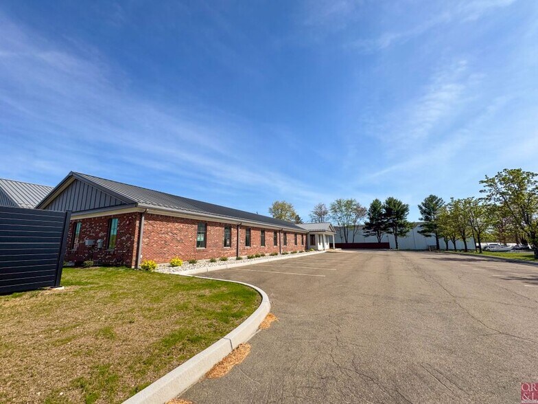 More Photos Of 13 Sycamore Way, Branford Manufacturing For Sale