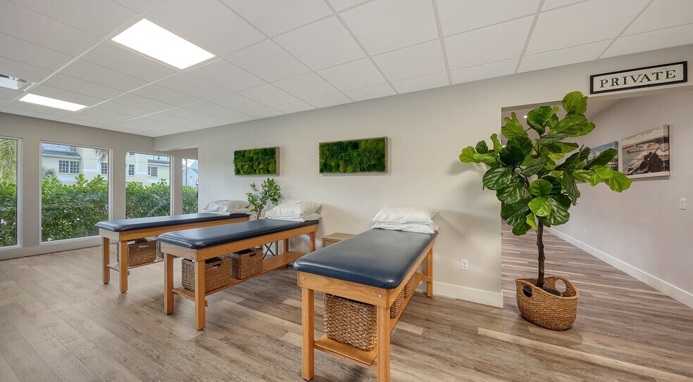 More Photos Of 1630 S Tuttle Ave, Sarasota Medical For Sale