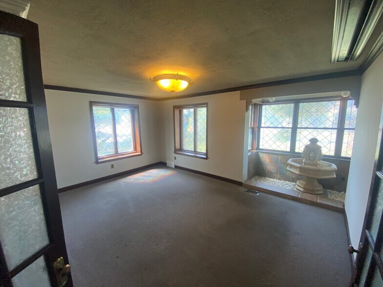 More Photos Of 912 Coolidge Rd, East Lansing Medical For Sale