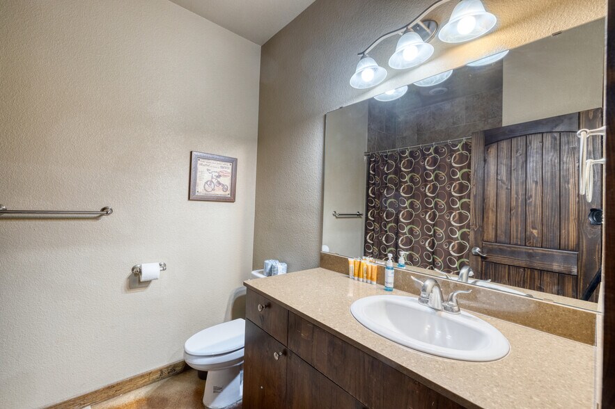 More Photos Of 16 Mountain Laurel Ln, Concan Hospitality For Sale